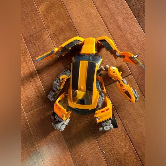 HASBORO TRANSFORMER BUMBLE BEE 900STRA YELLOW - Picture 9 of 13